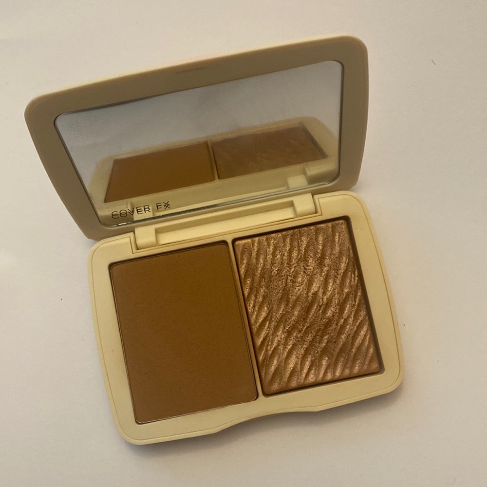 CoverFx Monochromatic Bronzer Duo in the shade sunkissed bronze
